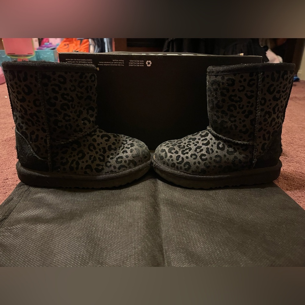Black toddler Ugg boots size 10
